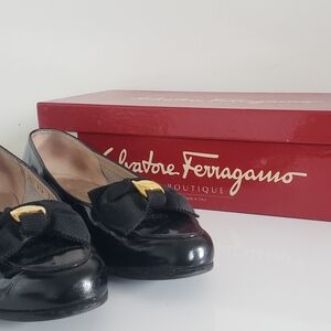 Salvatore Ferragamo Black Patent Leather Women's Pumps Vera Bow Toe & Gold Logo